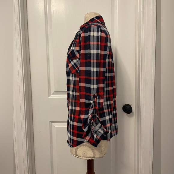 Passport Button Down Top size Small. Smoke free. Perfect for 4th of July! - Picture 2 of 3